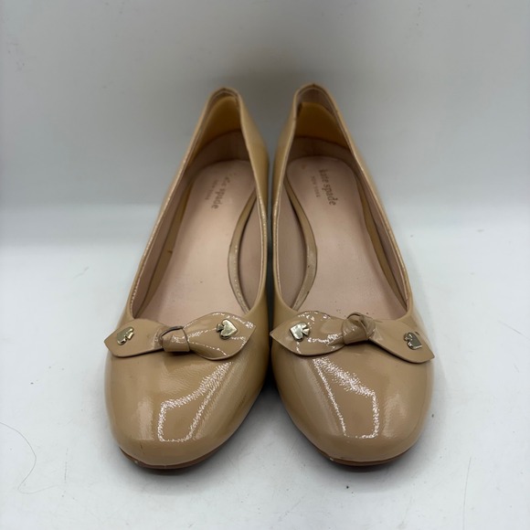 Kate Spade New York Beige Patent Leather Bow Block Heel Pumps Size 7M - Picture 3 of 9